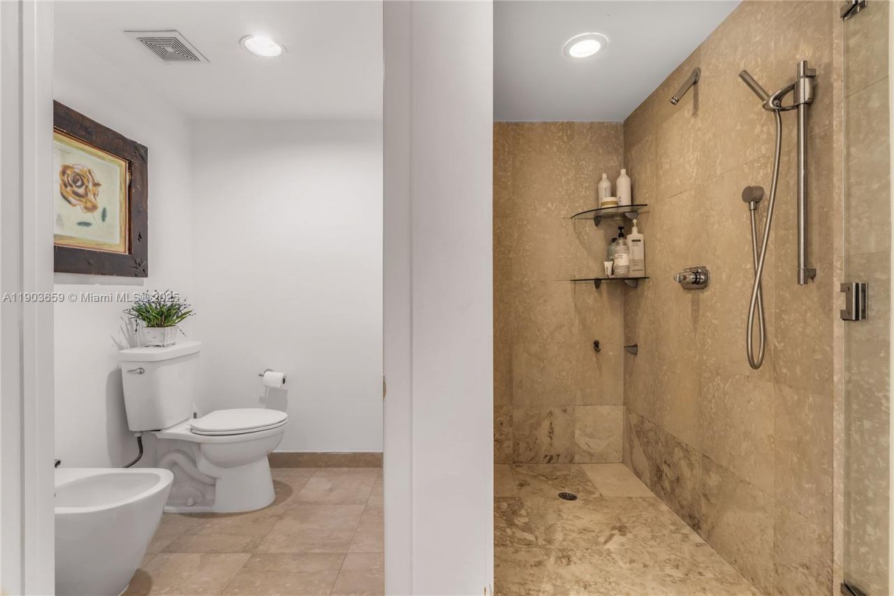 400 Alton Rd, Unit 2409, Miami Beach, FL 33139 Photo