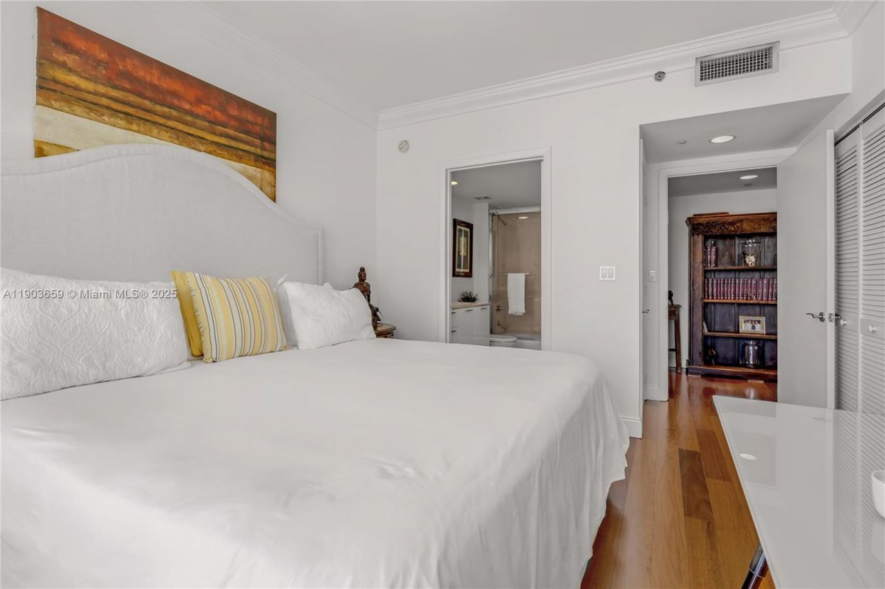 400 Alton Rd, Unit 2409, Miami Beach, FL 33139 Photo