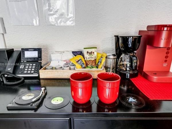 Unit 4, Hollywood, FL 33020