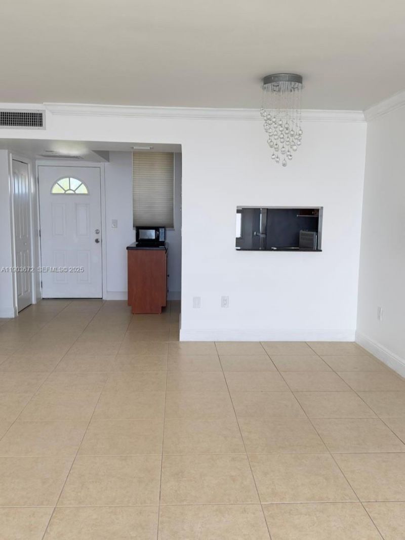 2910 Point East Dr, Unit M610, Aventura, FL 33160 Photo