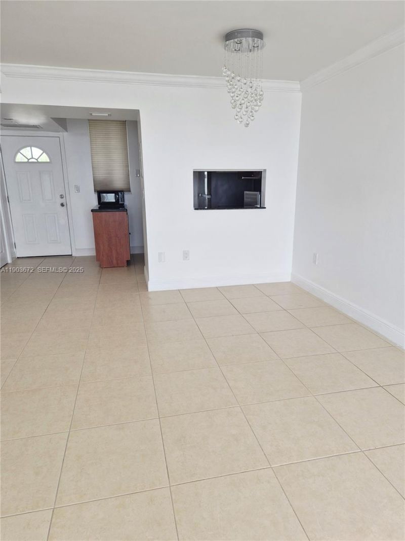 2910 Point East Dr, Unit M610, Aventura, FL 33160 Photo