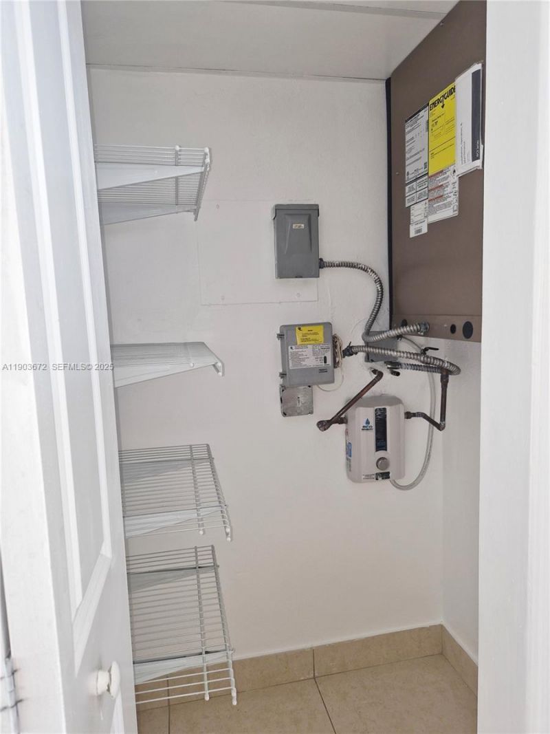 2910 Point East Dr, Unit M610, Aventura, FL 33160 Photo