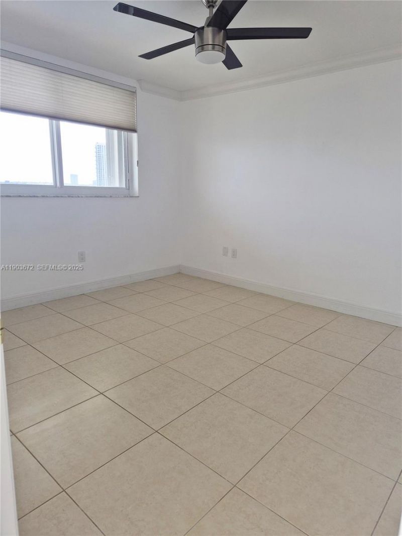 2910 Point East Dr, Unit M610, Aventura, FL 33160 Photo