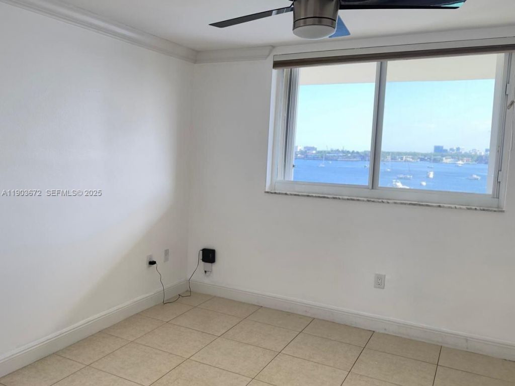 2910 Point East Dr, Unit M610, Aventura, FL 33160 Photo