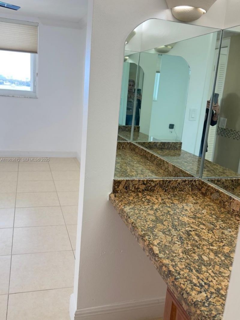 2910 Point East Dr, Unit M610, Aventura, FL 33160 Photo