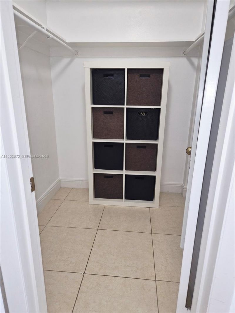 2910 Point East Dr, Unit M610, Aventura, FL 33160 Photo