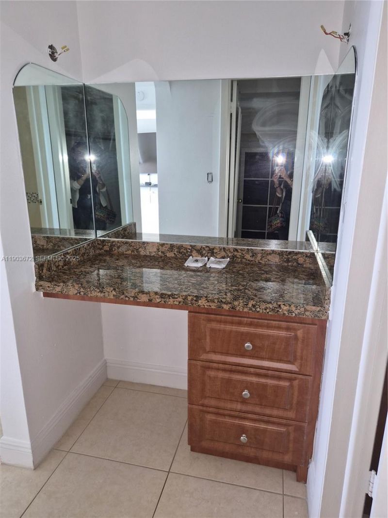 2910 Point East Dr, Unit M610, Aventura, FL 33160 Photo