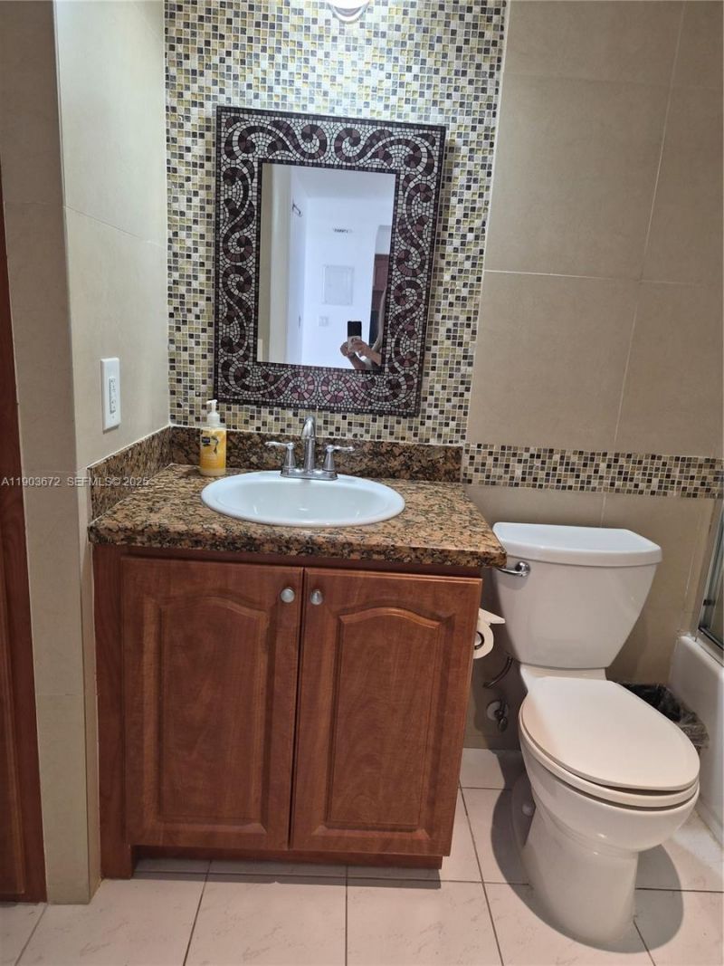 2910 Point East Dr, Unit M610, Aventura, FL 33160 Photo