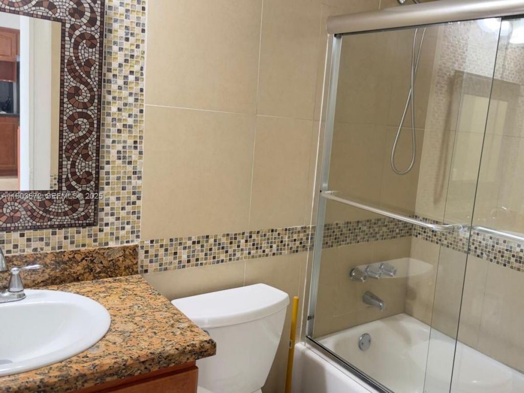 2910 Point East Dr, Unit M610, Aventura, FL 33160 Photo