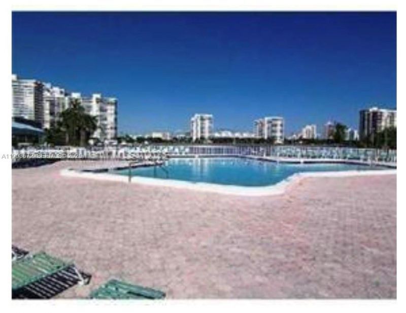 2910 Point East Dr, Unit M610, Aventura, FL 33160 Photo