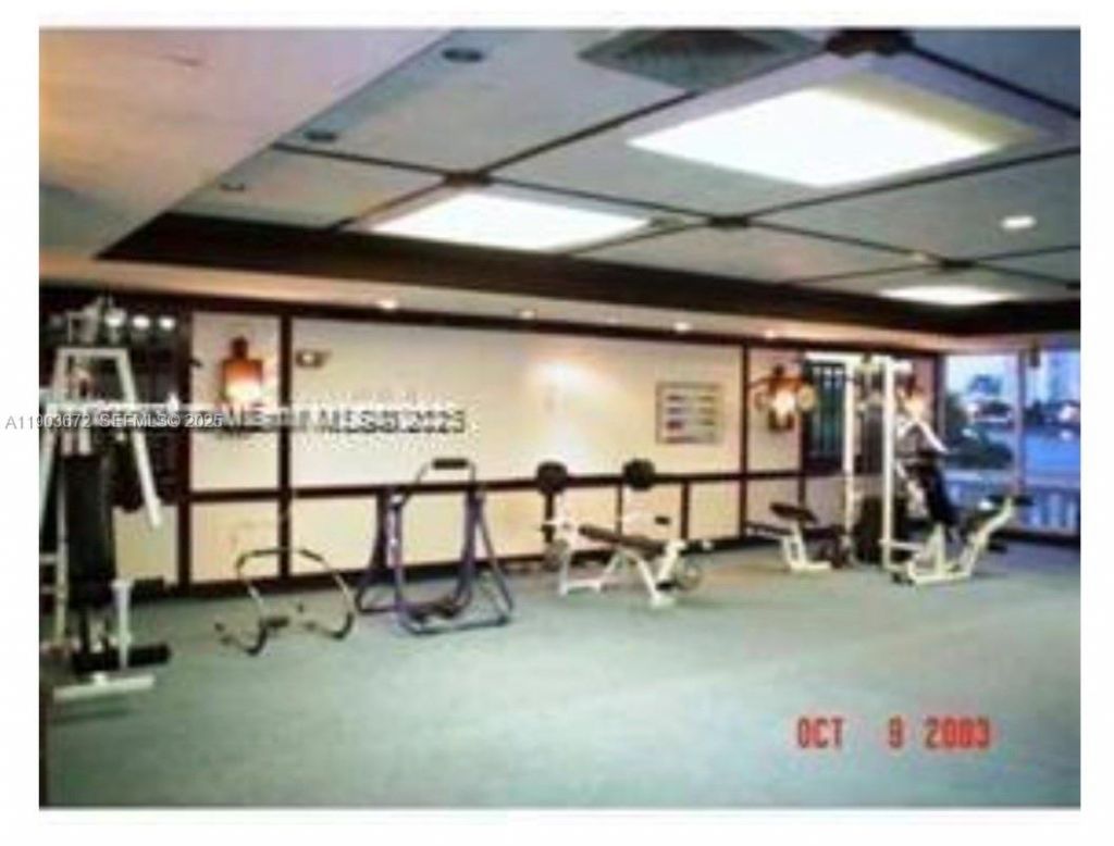 2910 Point East Dr, Unit M610, Aventura, FL 33160 Photo