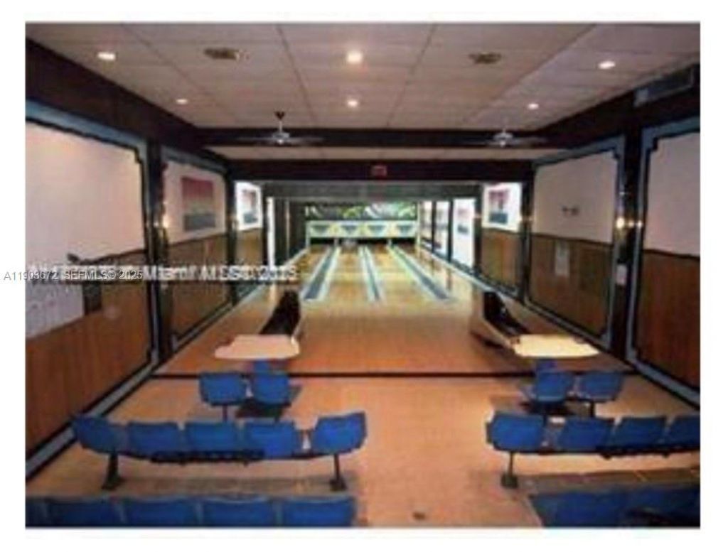 2910 Point East Dr, Unit M610, Aventura, FL 33160 Photo