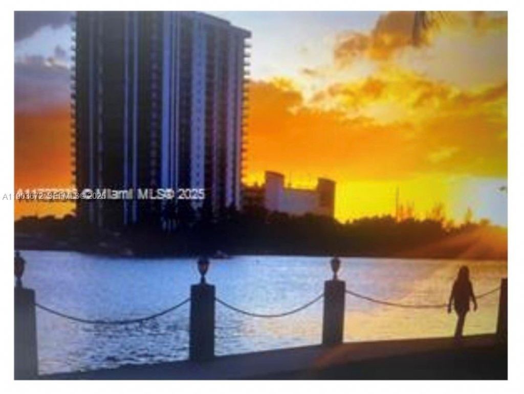 2910 Point East Dr, Unit M610, Aventura, FL 33160 Photo