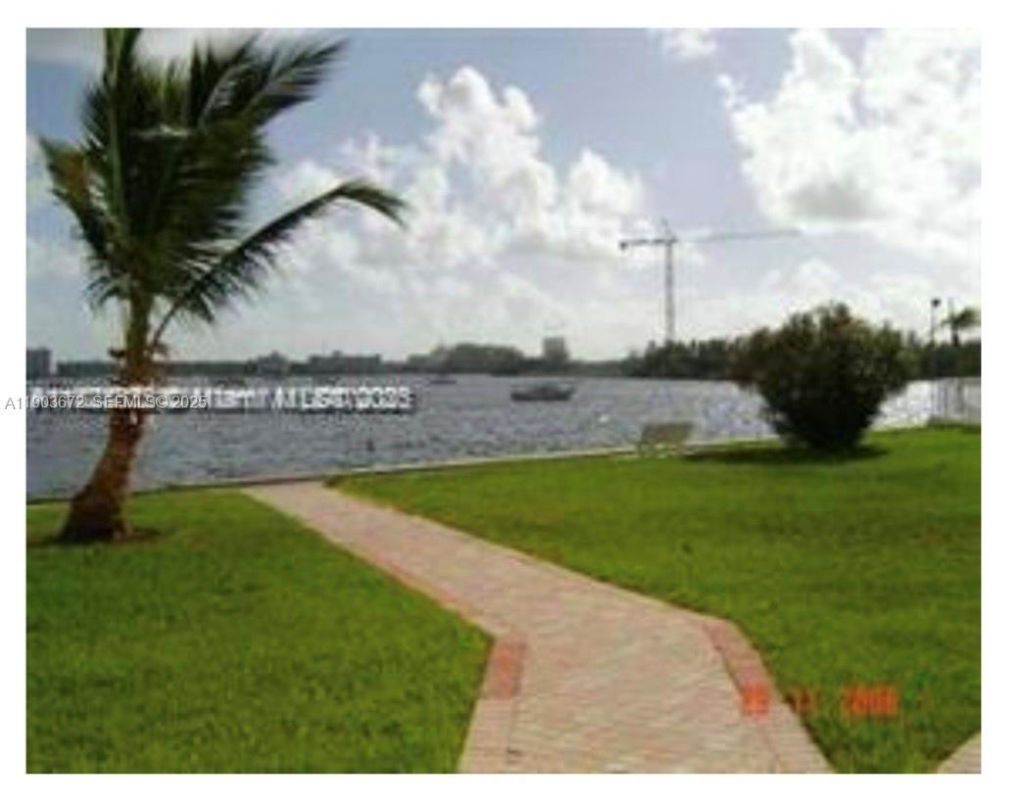 2910 Point East Dr, Unit M610, Aventura, FL 33160 Photo