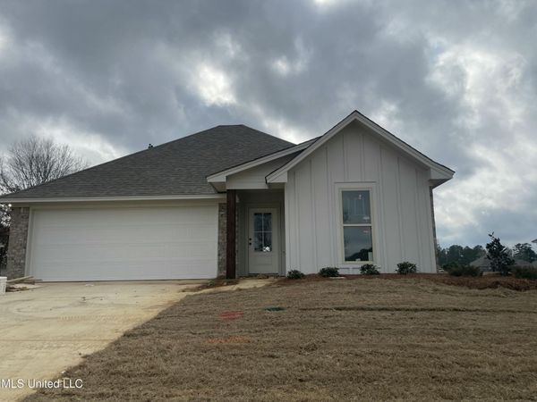567 Patrick Farms Drive, Pearl, MS 39208