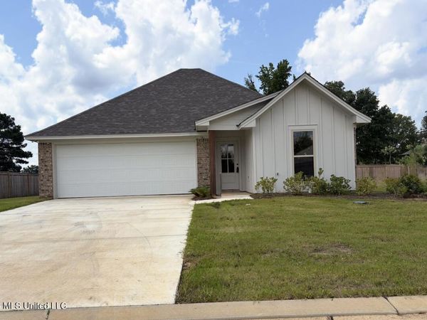 567 Patrick Farms Drive, Pearl, MS 39208