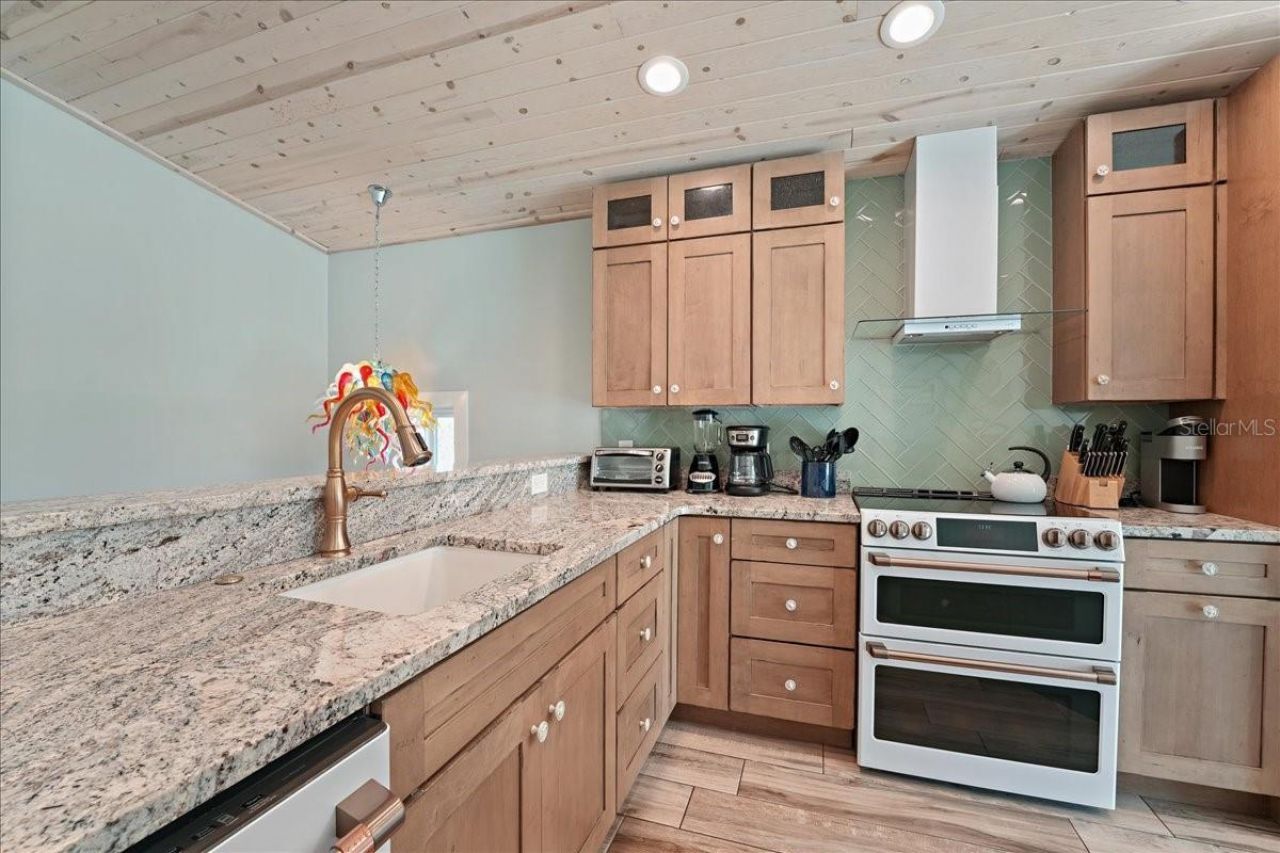 111 Cedar Avenue, Anna Maria, FL 34216 Photo