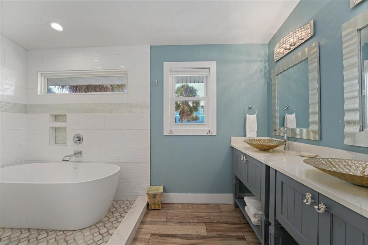 111 Cedar Avenue, Anna Maria, FL 34216 Photo