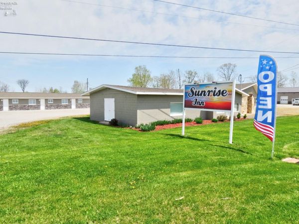 4245 W Lakeshore Drive, Port Clinton, OH 43452