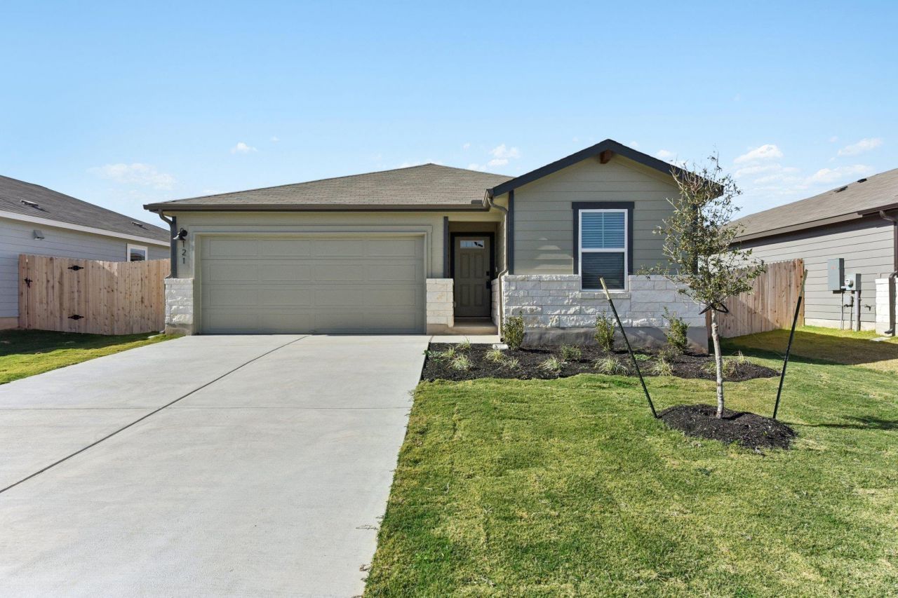 121 Honey Bee Rd, Jarrell, TX 76537 Main Photo