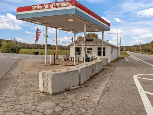 2201 Yellow Creek Rd, Dickson, TN 37055