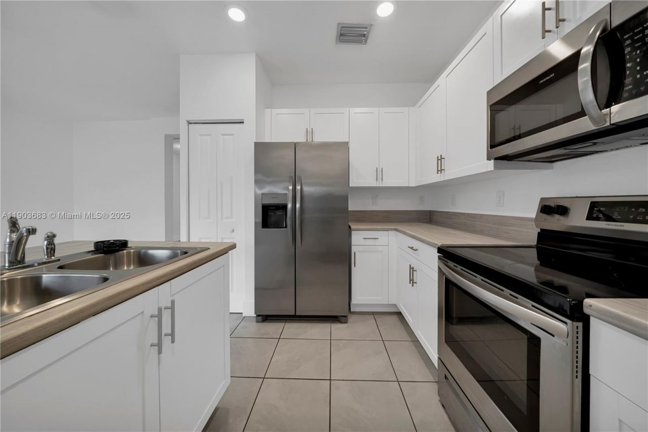 18320 SW 148th Rd, Miami, FL 33187 Photo