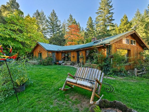 2742 Speaker Road, Wolf Creek, OR 97497