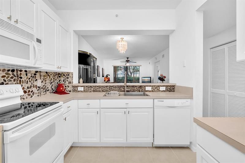 7775 Yardley Drive, Unit 110, Tamarac, FL 33321 Photo