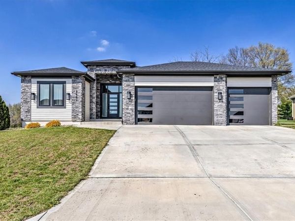 2601 NE Amanda Lane, Blue Springs, MO 64029