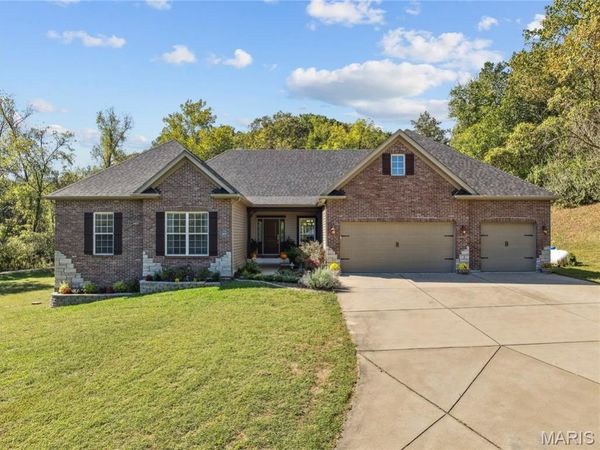 409 Griffith Lane, Chesterfield, MO 63005