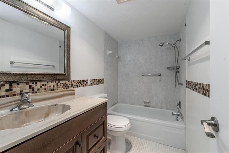 2551 Aragon Boulevard, Unit 406, Sunrise, FL 33322 Photo