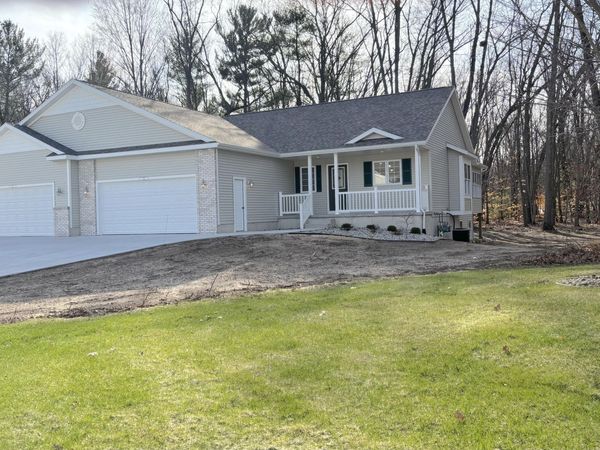 1515 W Addison Way, Muskegon, MI 49445