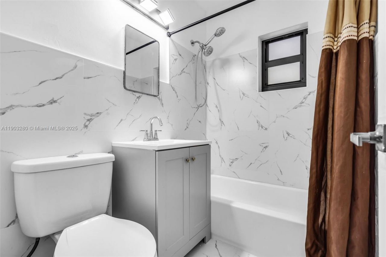 175 W 56th St, Hialeah, FL 33012 Photo