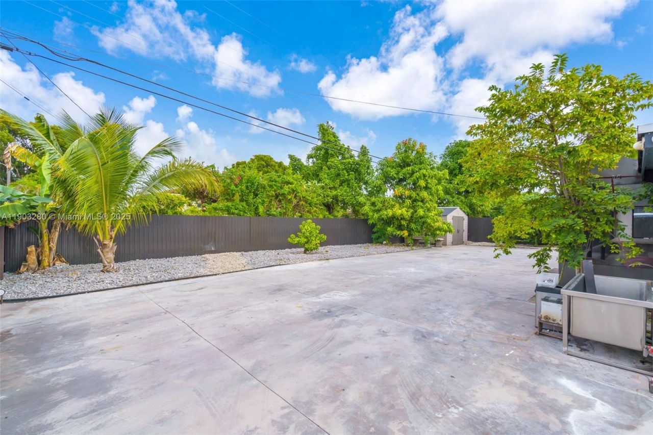 175 W 56th St, Hialeah, FL 33012 Photo