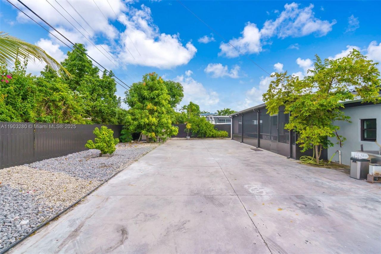 175 W 56th St, Hialeah, FL 33012 Photo