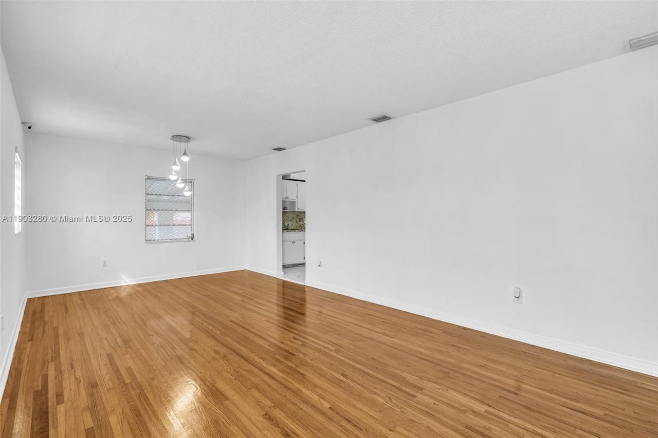 175 W 56th St, Hialeah, FL 33012 Photo