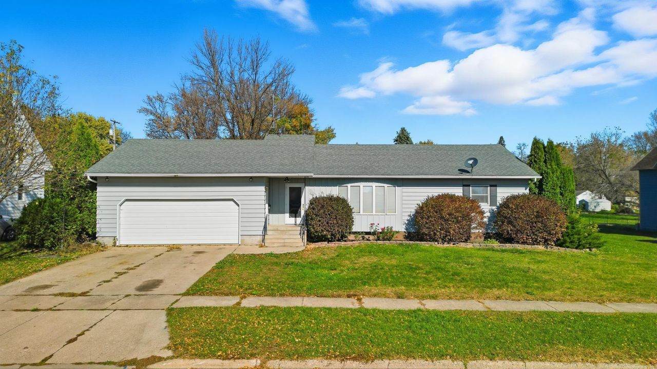 309 E Iowa Street, Elmore, MN 56027 Main Photo
