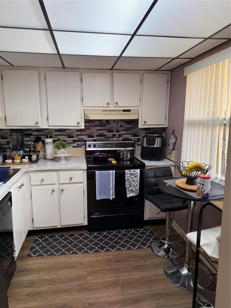 3121 NW 47th Ter, Unit 412, Lauderdale Lakes, FL 33319 Photo