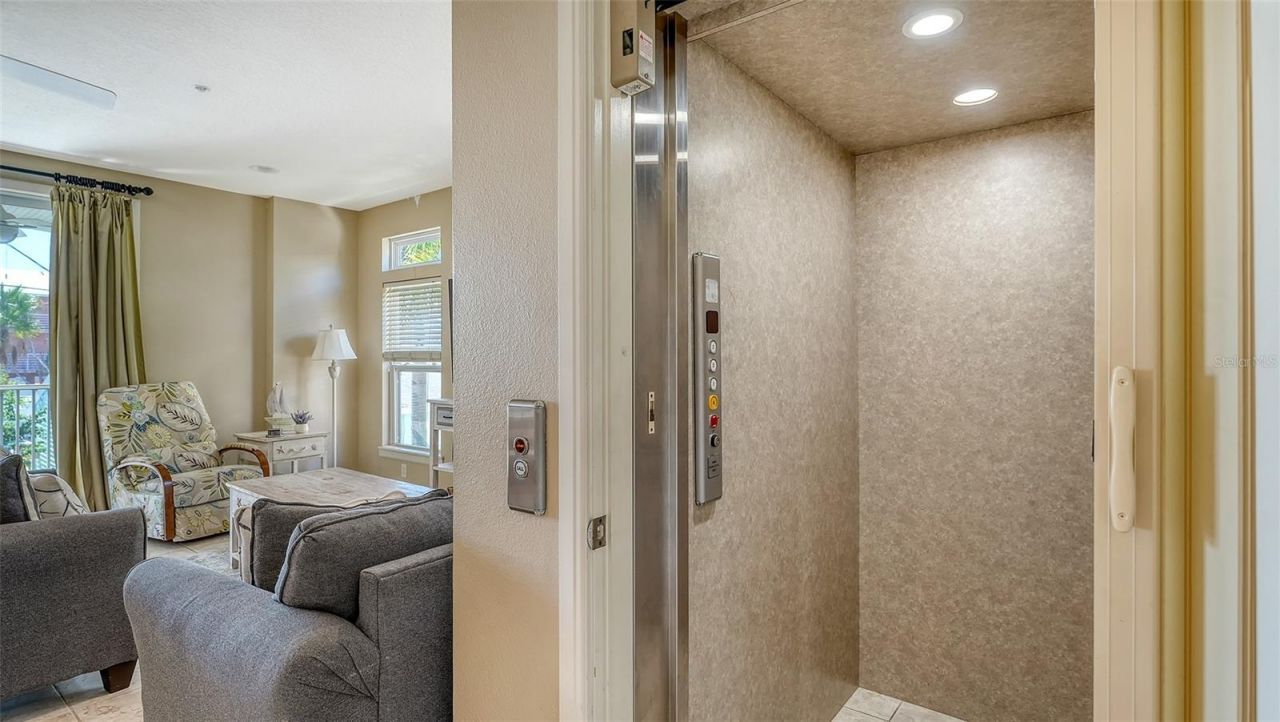 221 17th Street N, Bradenton Beach, FL 34217 Photo