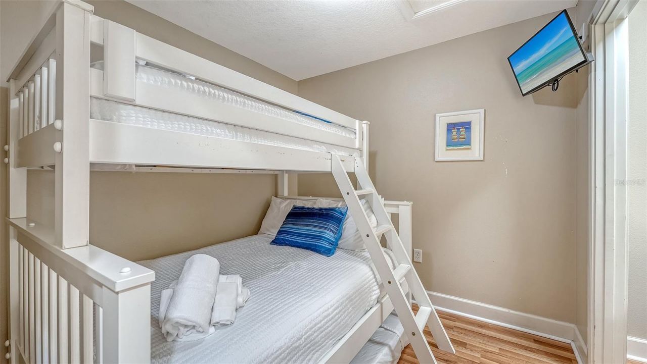 221 17th Street N, Bradenton Beach, FL 34217 Photo