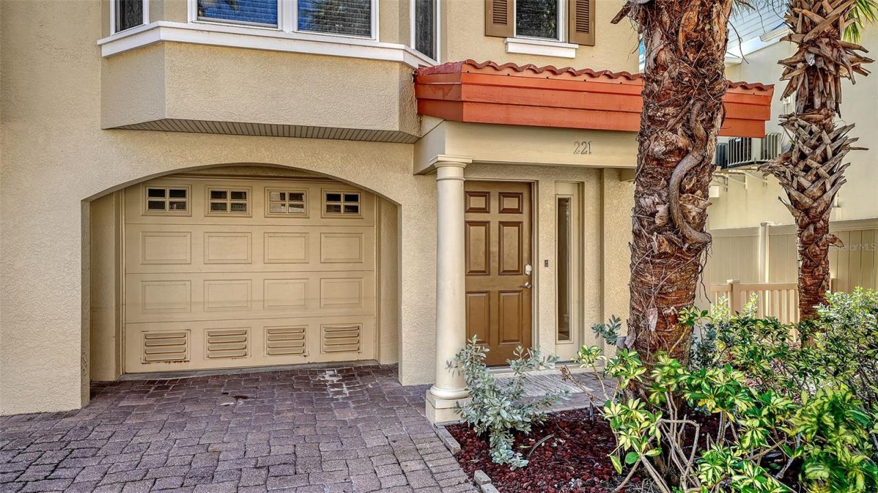 221 17th Street N, Bradenton Beach, FL 34217 Photo