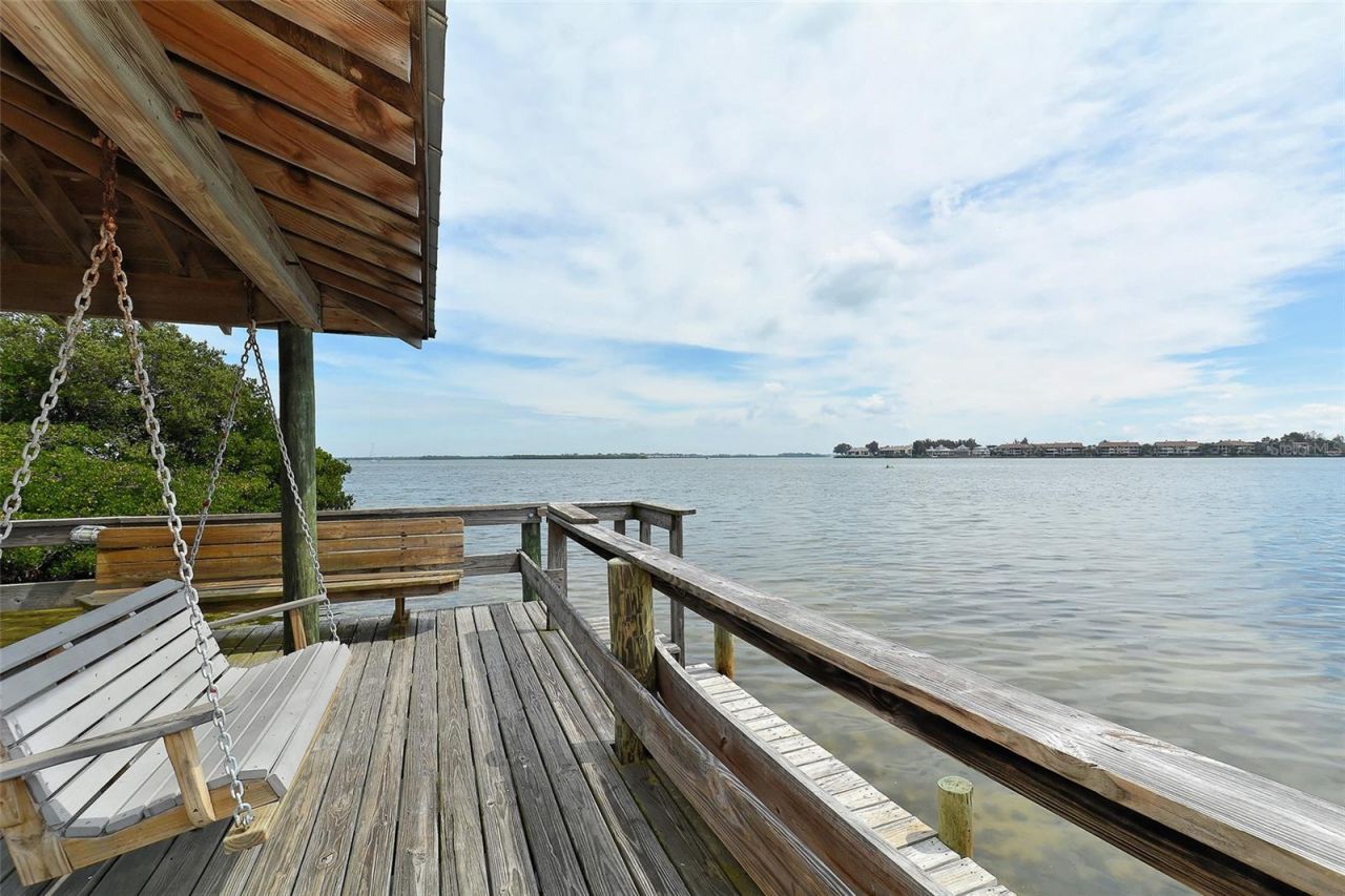 221 17th Street N, Bradenton Beach, FL 34217 Photo