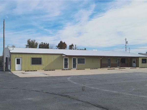 600 N Maple Street, Garnett, KS 66032