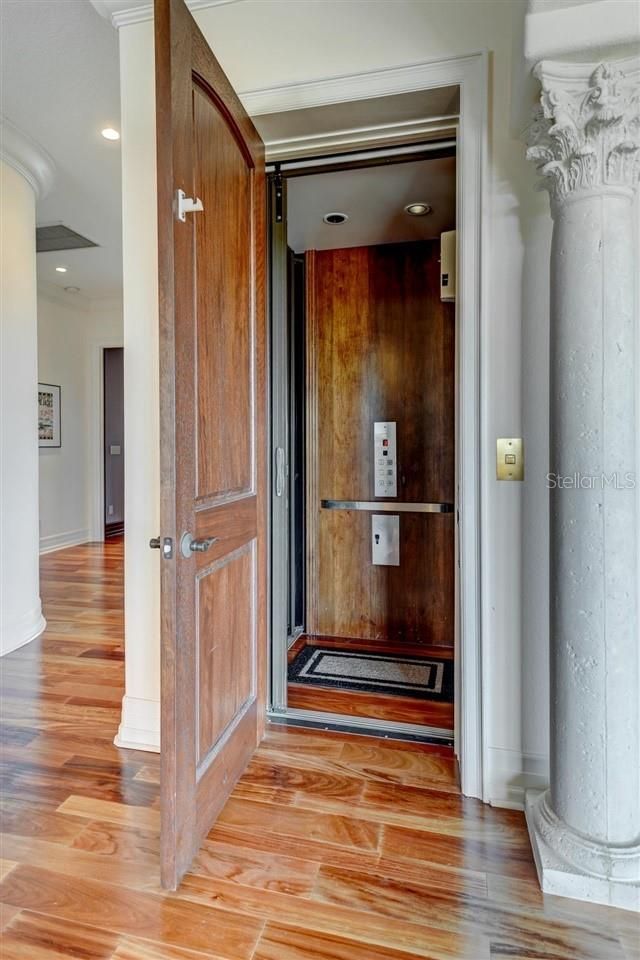 829 Bruce Avenue, Clearwater Beach, FL 33767 Photo