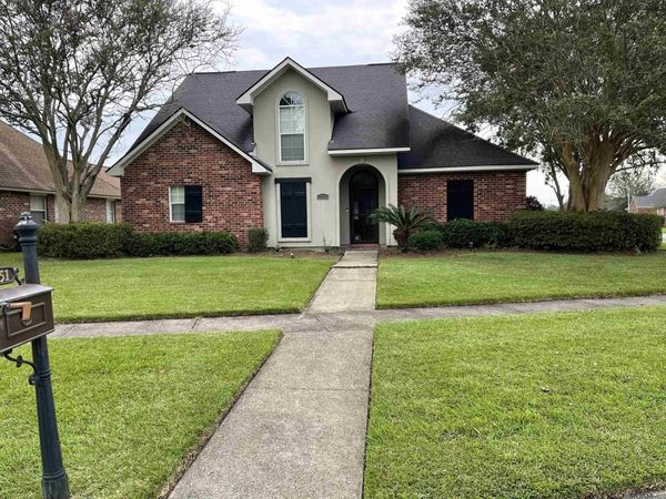 5351 Herridge Dr, Saint George, LA 70817