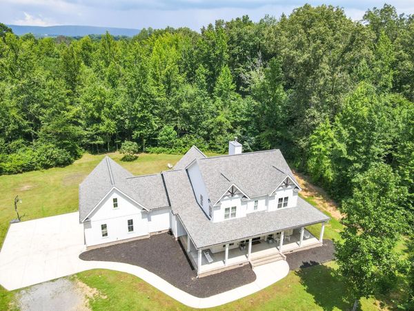 1695 E Boy Scout Road, Hixson, TN 37343