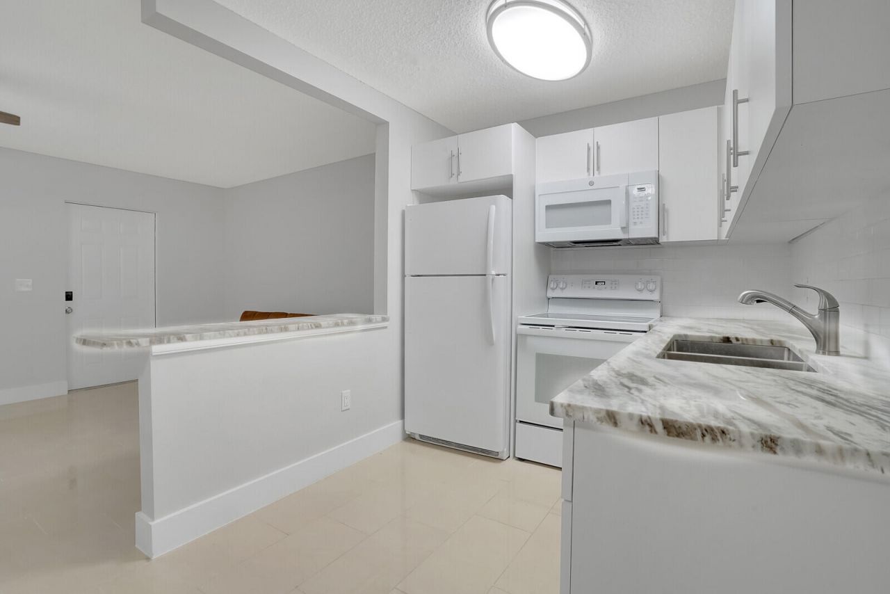 914 N Federal Highway, Unit 4, Lake Worth Beach, FL 33460 Photo