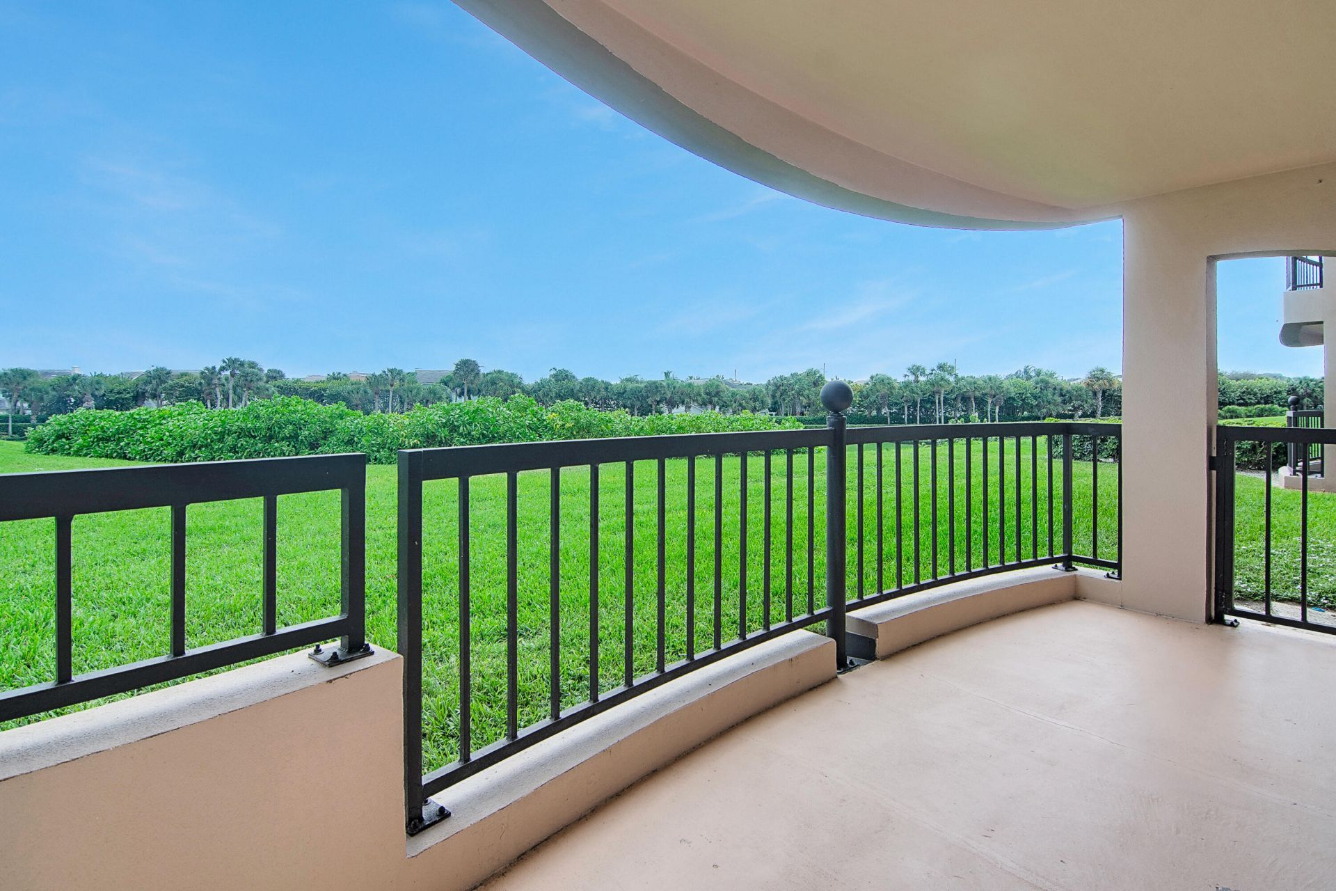 301 Ocean Bluffs Boulevard, Unit 102, Jupiter, FL 33477 Photo