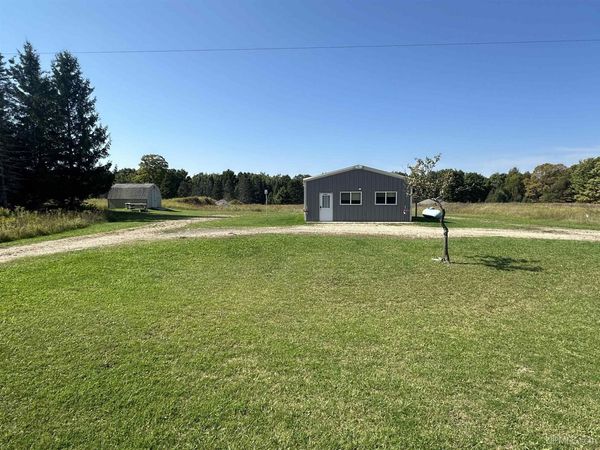 4765 M67 Road, Chatham, MI 49816
