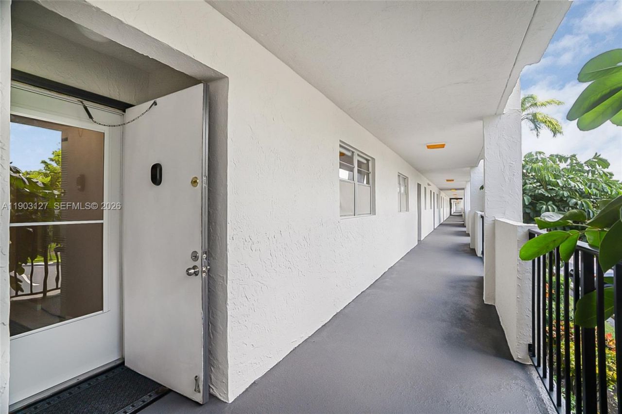 5900 NW 44th St, Unit 202, Lauderhill, FL 33319 Photo